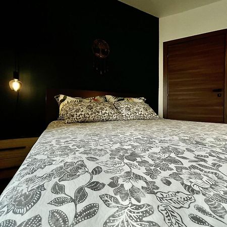 Airport Accommodation Bedroom With Bathroom Self Check In And Self Check Out Air-Condition Included Mqabba Zewnętrze zdjęcie