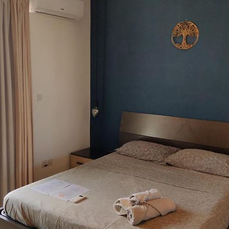 Airport Accommodation Bedroom With Bathroom Self Check In And Self Check Out Air-Condition Included Mqabba Zewnętrze zdjęcie