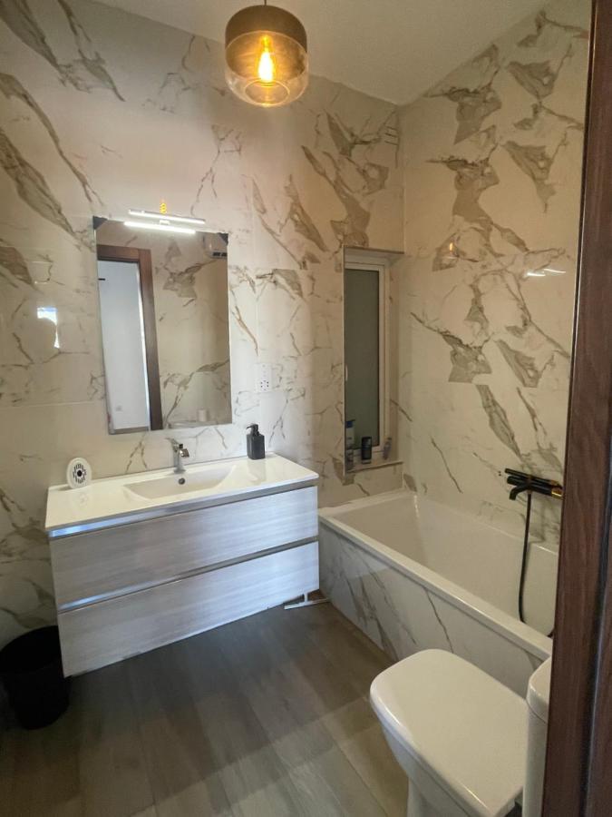 Airport Accommodation Bedroom With Bathroom Self Check In And Self Check Out Air-Condition Included Mqabba Zewnętrze zdjęcie