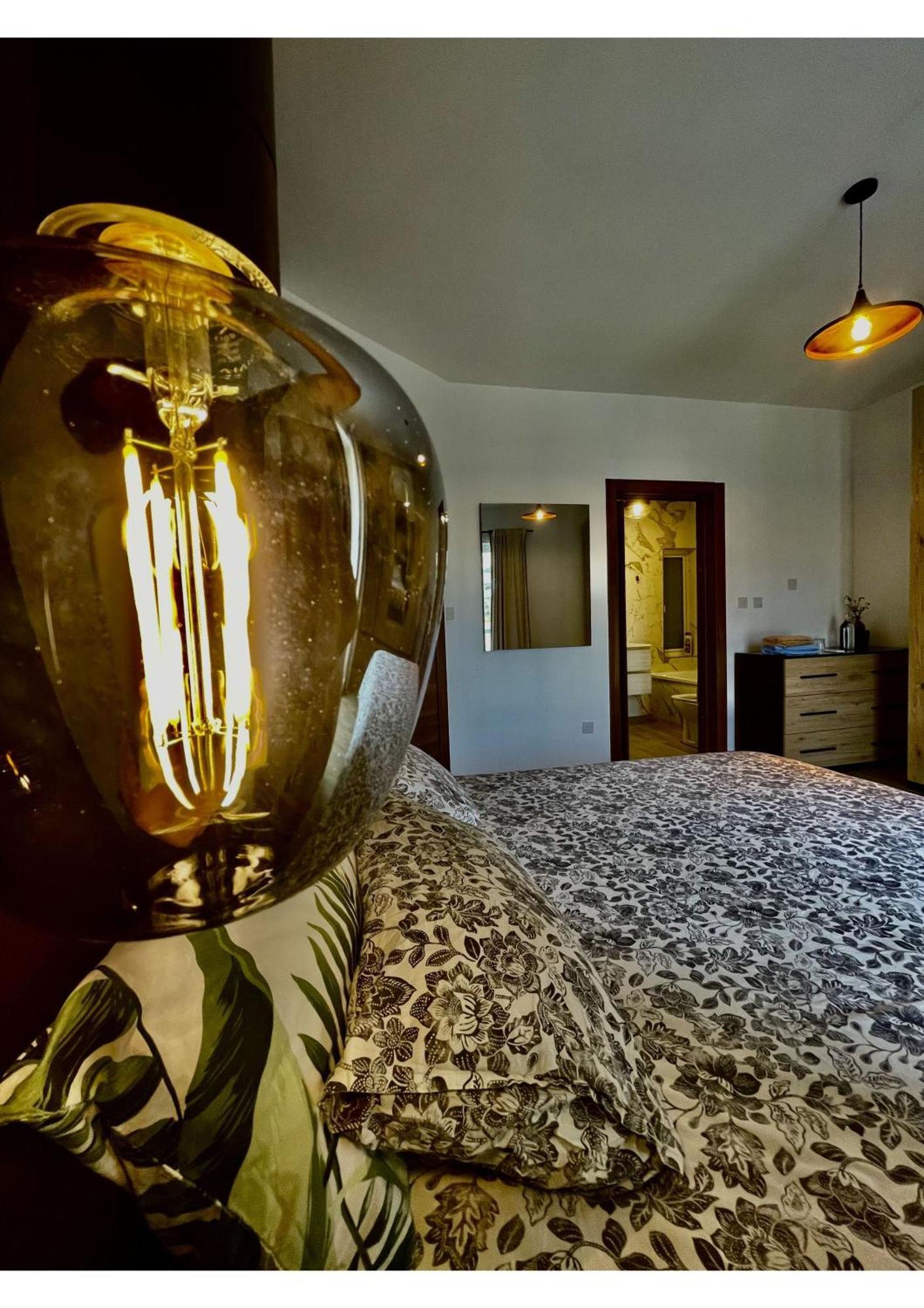 Airport Accommodation Bedroom With Bathroom Self Check In And Self Check Out Air-Condition Included Mqabba Zewnętrze zdjęcie