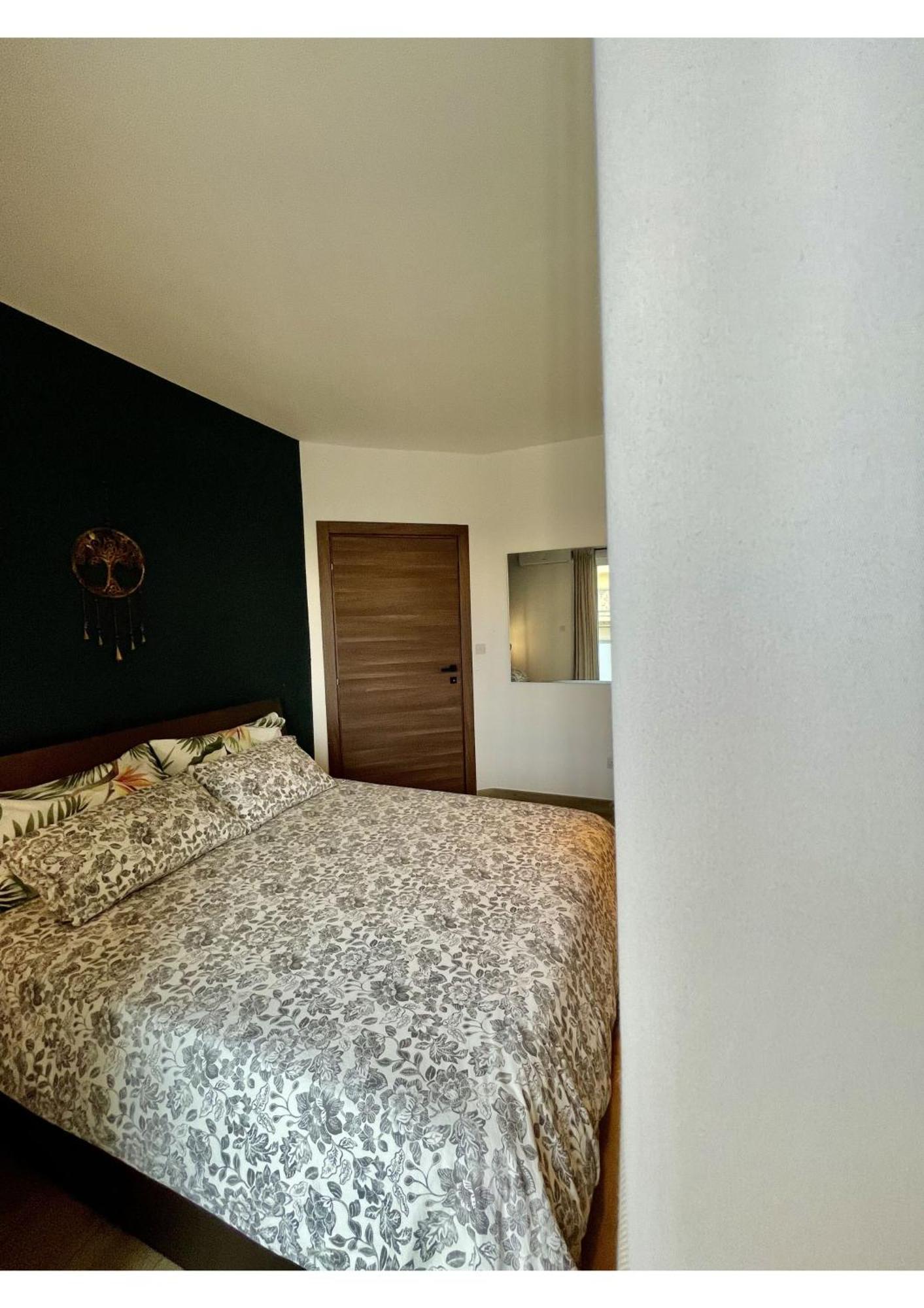 Airport Accommodation Bedroom With Bathroom Self Check In And Self Check Out Air-Condition Included Mqabba Zewnętrze zdjęcie