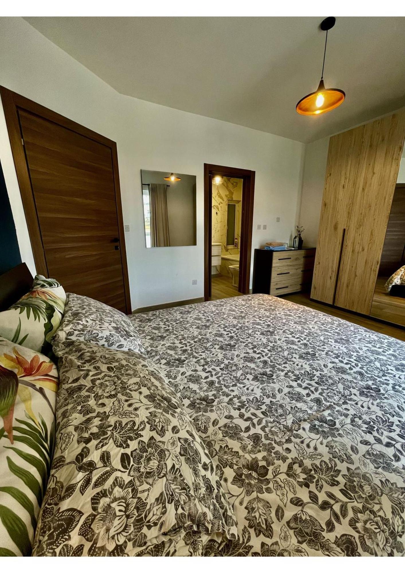 Airport Accommodation Bedroom With Bathroom Self Check In And Self Check Out Air-Condition Included Mqabba Zewnętrze zdjęcie